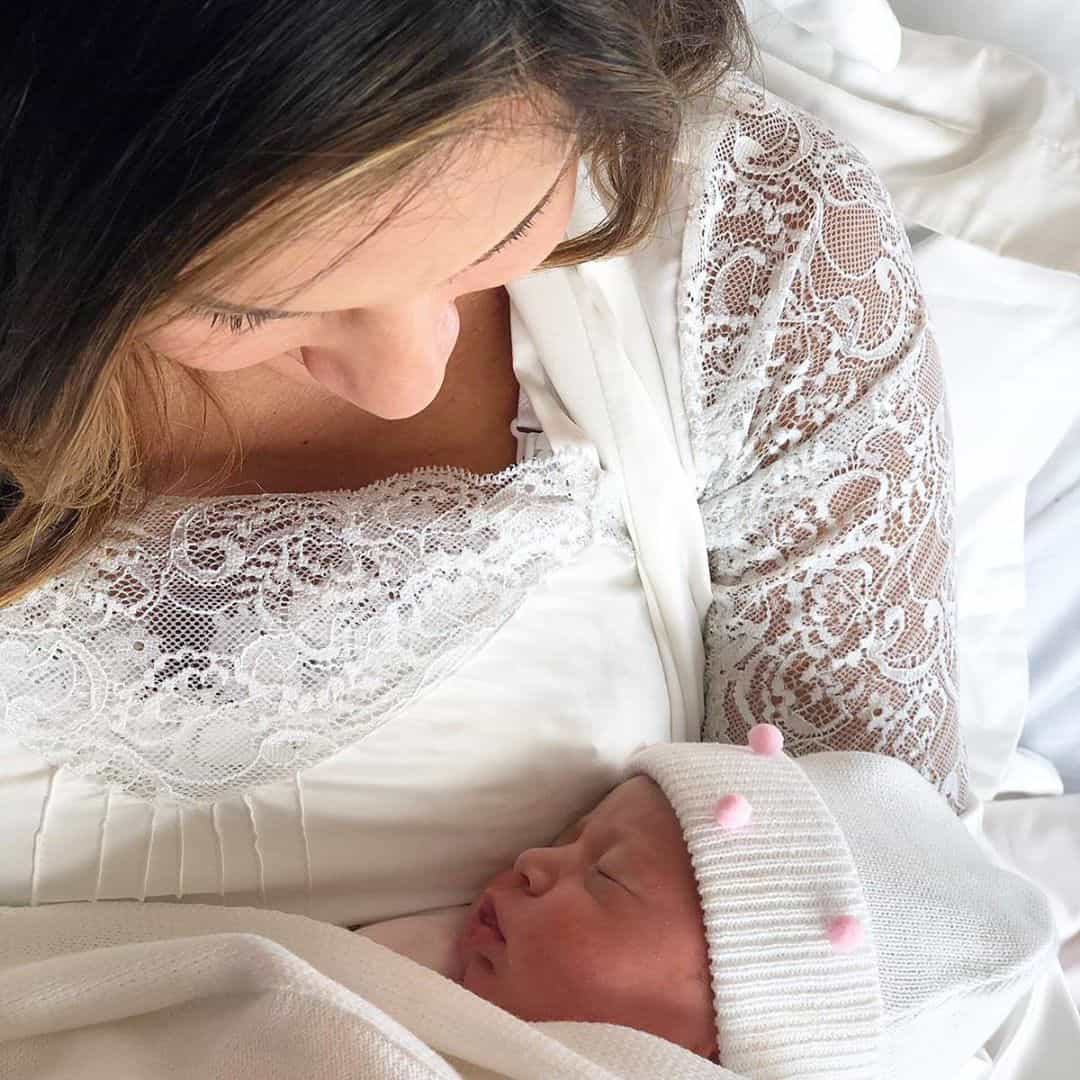 Claudia Leitte compartilha momento íntimo com a filha Bella