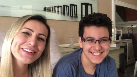 Andressa Urach revela medo de perder o filho após internação