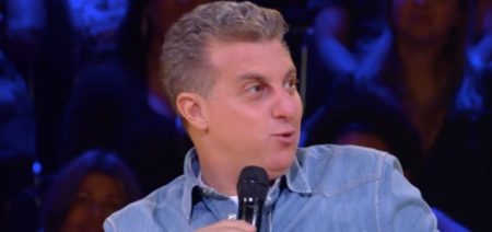 Convidada surpreende e dá bronca em Luciano Huck no “Caldeirão”