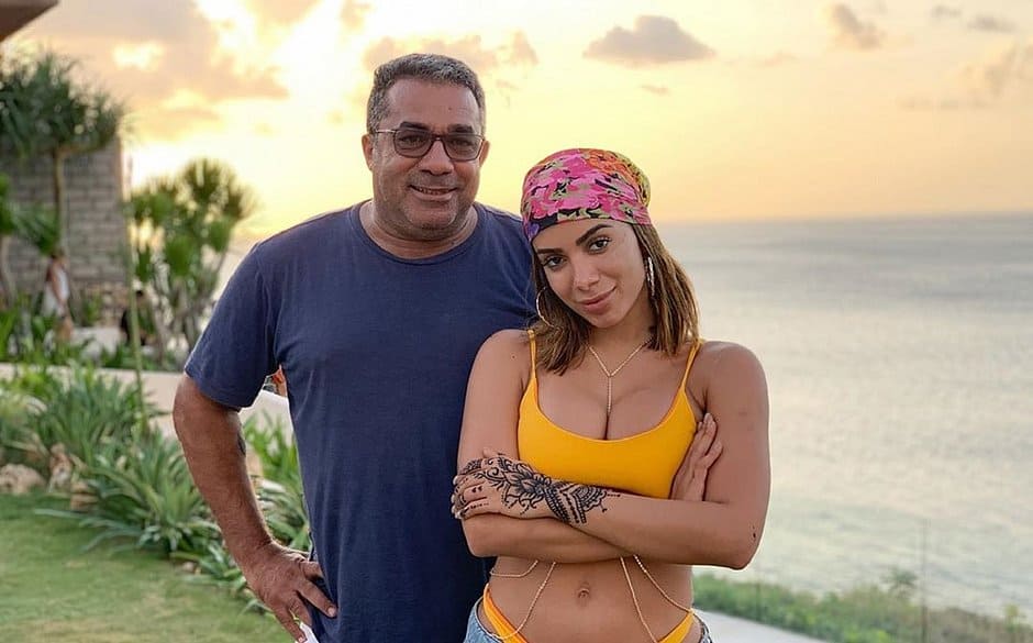Pai de Anitta sugere produção de reality show sobre sua família