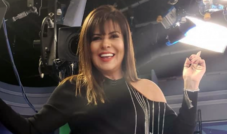Mara Maravilha surpreende ao postar foto antiga com seios à mostra