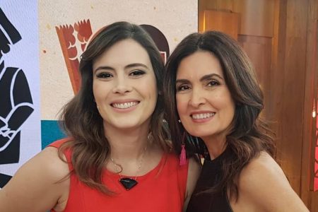 Fátima Bernardes elogia Michelle Loreto e a deixa sem graça