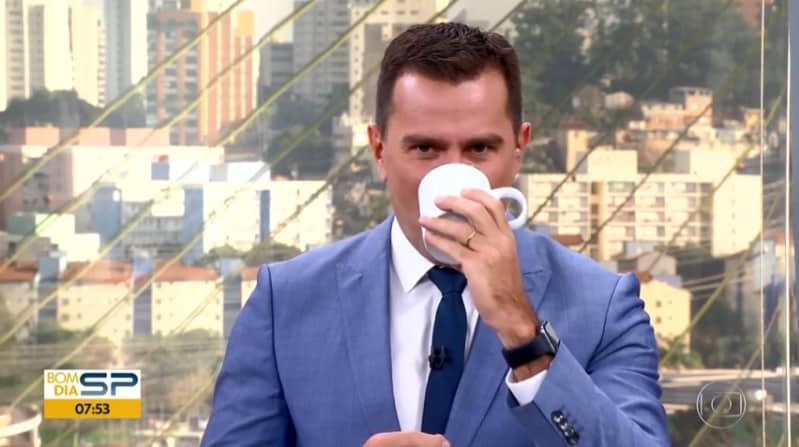 Rodrigo Bocardi faz revelação sobre café e comete gafe na Globo