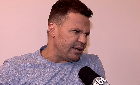 Eduardo Costa fala sobre ter filho gay e irrita apresentador ao vivo