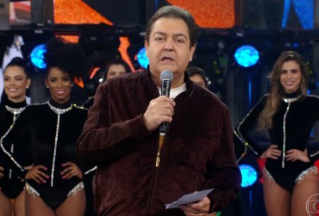 Faustão homenageia o “Jornal Nacional” e revela amizade com estreante