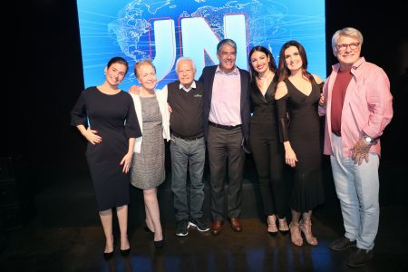 Separados, Fátima Bernardes e William Bonner ficam lado a lado em festa do “JN”