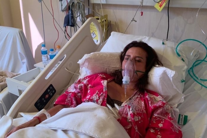 Narcisa aparece em leito de hospital e deixa fãs preocupados