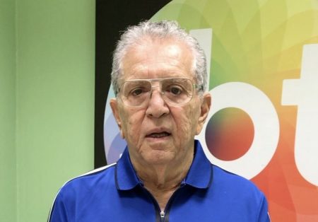 Carlos Alberto de Nóbrega rebate críticas de Moacyr Franco e desabafa