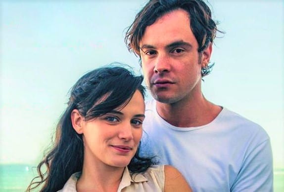 Discreta na vida amorosa, Bianca Bin compartilha momentos íntimos com Sergio Guizé