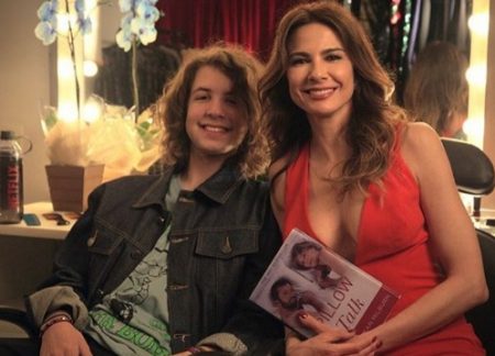 Lucas Jagger compra esmaltes e “dedura” Luciana Gimenez
