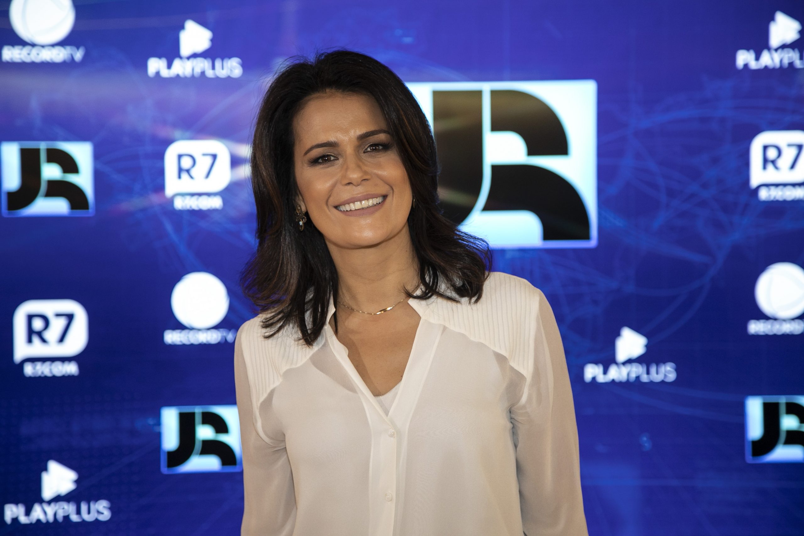 Exclusivo: Adriana Araújo faz balanço do Jornal da Record e fala de audiência e cenário