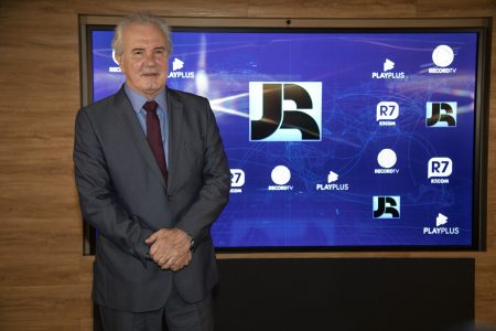 Celso Freitas desabafa após ser esquecido nos 50 anos do “JN”