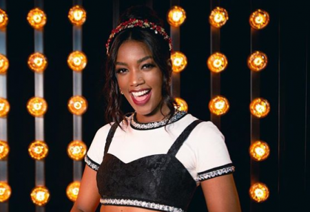 Iza é surpreendida com festa de aniversário nos bastidores do “The Voice Brasil”
