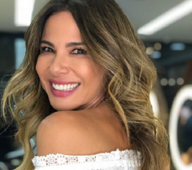 Luciana Gimenez tira foto ao lado de “policiais gatos” em Nova York