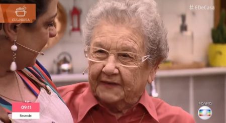 Palmirinha Onofre surge na Globo de surpresa e emociona apresentadores