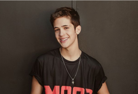 João Guilherme dá o que falar ao postar foto sexy com a braguilha aberta
