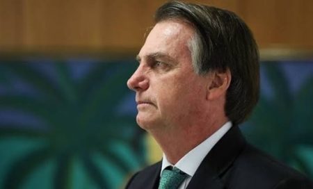 Irritado, Jair Bolsonaro revela “plano” de jornalista da Globo contra o filho