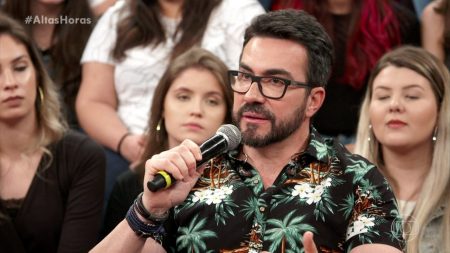 Padre Fábio de Melo se apresenta em show após entrar em crise nos bastidores