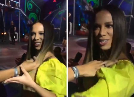 Anitta perde a paciência com fã e dá tapa após ter cabelo puxado