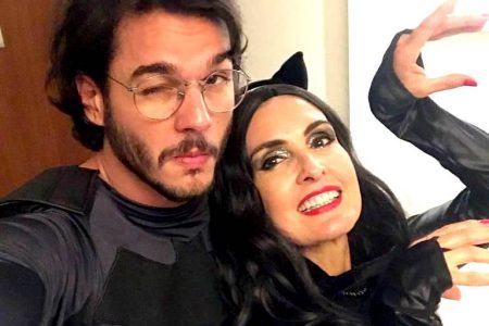 Fátima Bernardes faz 57 anos e é paparicada pela filha e por Túlio Gadêlha