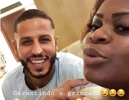 Fã hospedado na casa de Anitta acaba ficando com Jojo Todynho