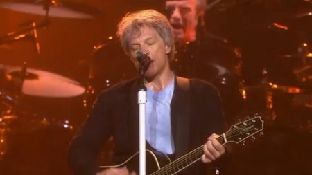 Jon Bon Jovi promove festa privada e convida Luciano Huck