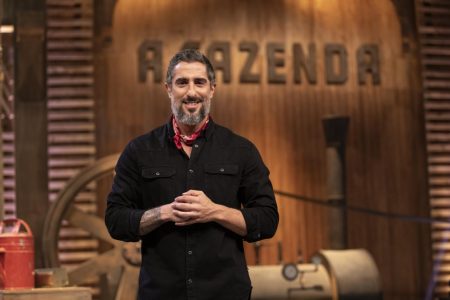 A Fazenda 2019: Marcos Mion é confundido com Bial e tira sarro de Tiago Leifert