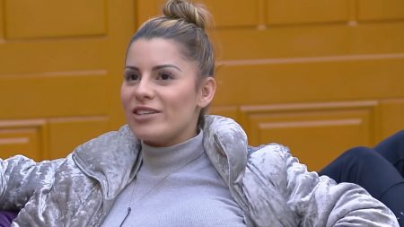 A Fazenda 2019: Arícia Silva desabafa sobre preconceitos por ser panicat
