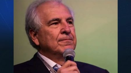 Dono da CNN Brasil responde a Record após série de ataques