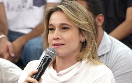 Fernanda Gentil desabafa e diz que já foi chamada de “piranha” no trabalho