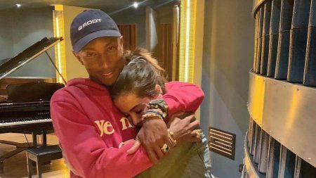 Anitta surge no maior chamego com Pharrell Williams e levanta suspeitas