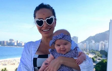 Sabrina Sato combina looks com filha e fofura chama a atenção