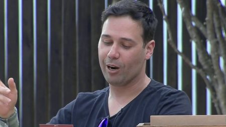A Fazenda 2019: Viny Vieira acusa participantes de estarem fazendo cena