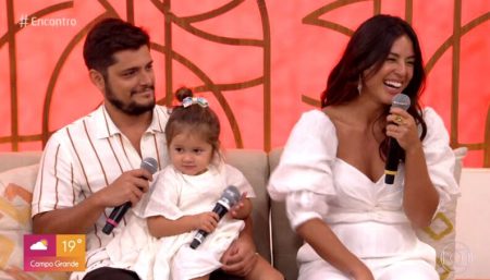 Filha de Bruno Gissoni rouba a cena em programa e causa com Fátima Bernardes