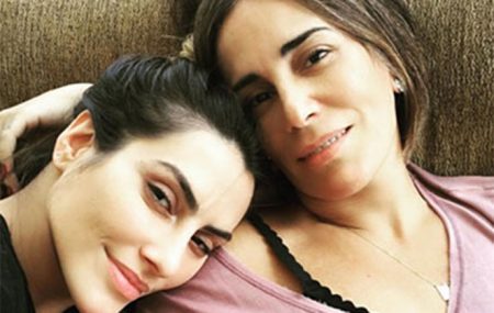 Glória Pires se derrete ao ver Cleo Pires em palco do Rock in Rio e cantora se emociona