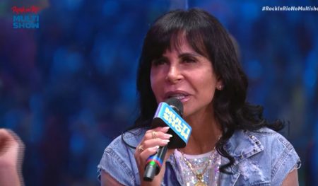 Gretchen é vítima de boato maldoso e vizinhos começam a sair de perto