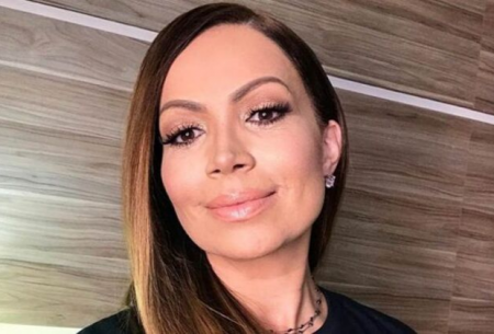 Solange Almeida exibe corpo sarado em clique com o marido