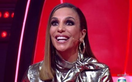 Repórter da GloboNews vira alvo de Ivete Sangalo em trio elétrico