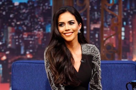 Daniela Albuquerque sensualiza com foto no banho