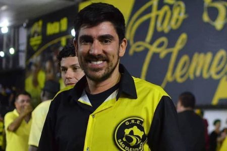 Música de Marcelo Adnet vence samba-enredo de escola de samba