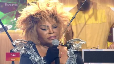 Elza Soares canta palavrão no Encontro e web vai ao delírio