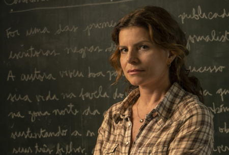 Elogiada na web, Segunda Chamada faz estreia tímida na Globo