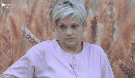 A Fazenda 2019: Andréa polemiza ao implicar com tosse de Diego
