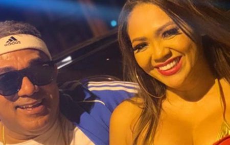 Pai de Anitta e mãe de Lexa curtem clima de romance