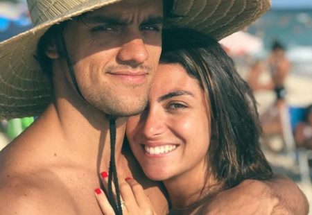 Esposa de Felipe Simas posa ao lado dos filhos e beleza impressiona