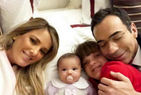 Ticiane Pinheiro encanta fãs com clique de César Tralli e da filha