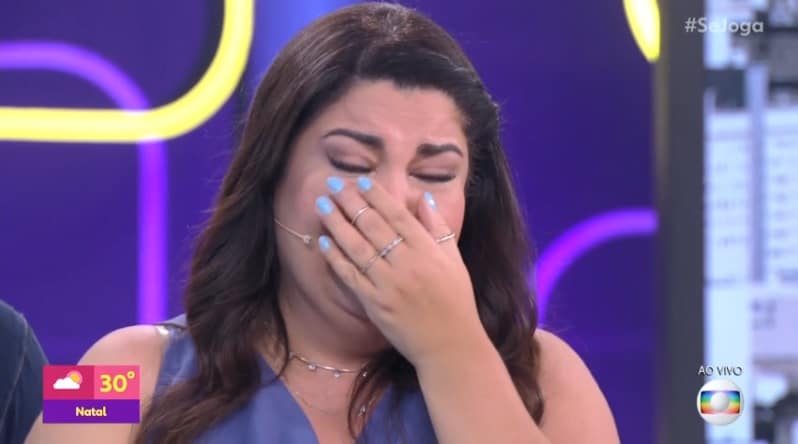Fabiana Karla recebe recado e vai às lágrimas ao vivo no Se Joga