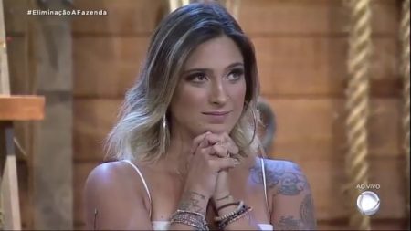A Fazenda 2019: Tati Dias recebe apenas 48,68% e é a quarta eliminada