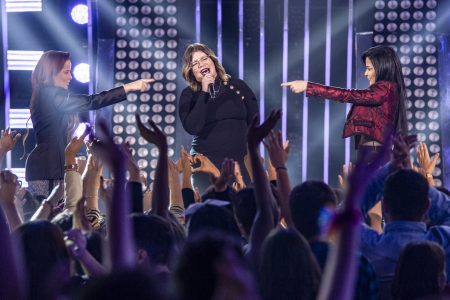 Marília Mendonça se une com Maiara e Maraísa para live