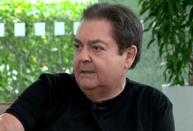 Faustão manda indireta para apresentadores ao vivo na Globo